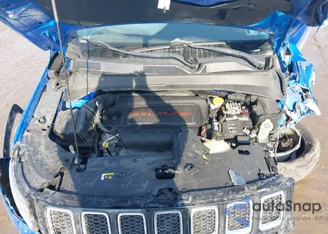 2018 Jeep Compass Latitude 4X4 z USA, uszkodzony, nr VIN 3C4NJDBB5JT200935